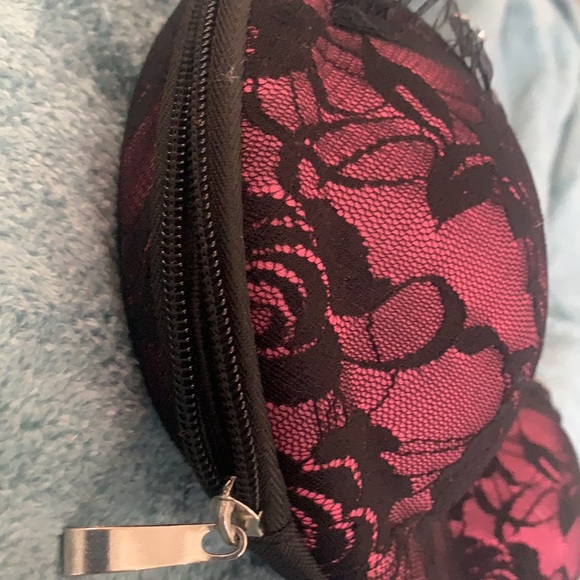 Beautiful hard shell bra case. - Picture 5 of 5